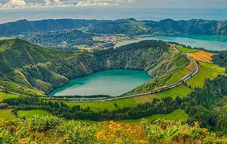 自然 景观 树木 湖泊 水 海 海岸 云 草 山景 远景  电脑壁纸 4K壁纸