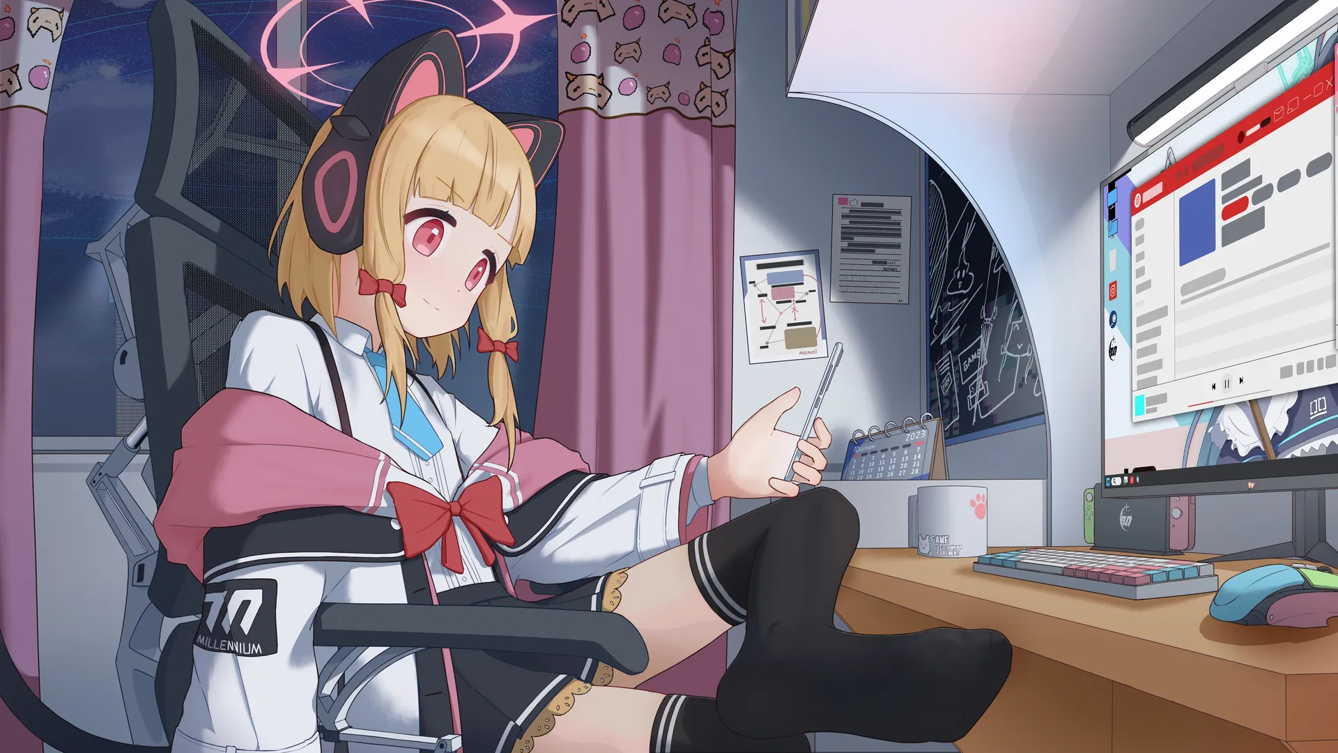 金发 女郎 猫女 室内 微笑 女学生 蓝色档案 动漫 游戏 动漫女孩 校服 猫耳朵 耳机 猫尾巴 室内 窗户 电脑 键盘 袜子  电脑壁纸 4K壁纸