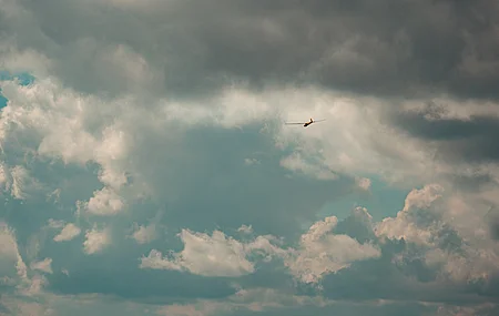 云 飞机 天空 极简主义 飞机 天空 景观 4K壁纸