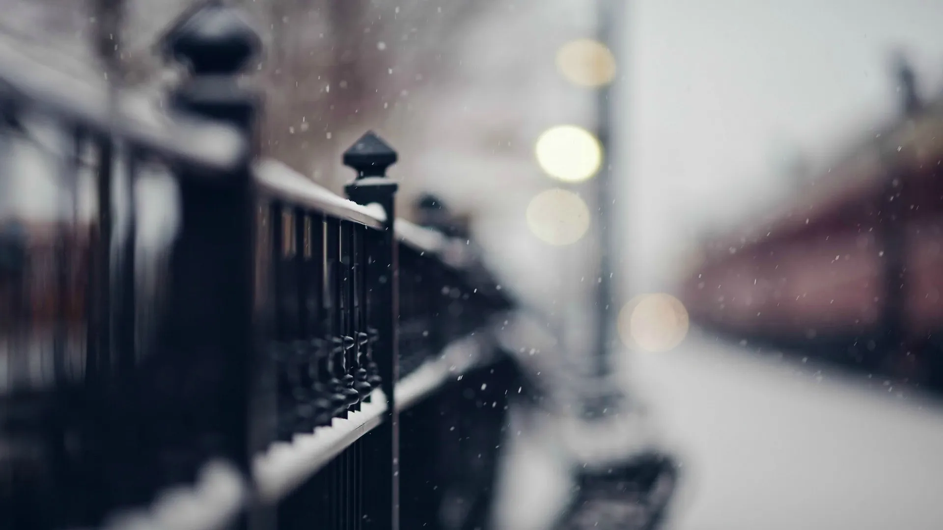 栅栏 景深 雪花 城市 雪花 冬季 4K壁纸