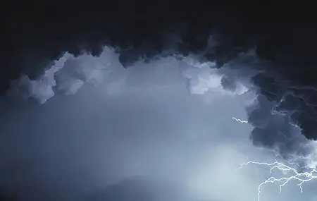 雨 云 风暴 闪电 黑暗 4K壁纸