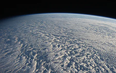 云 太空 海洋 轨道站 宇航局 空间站 太空 4K壁纸