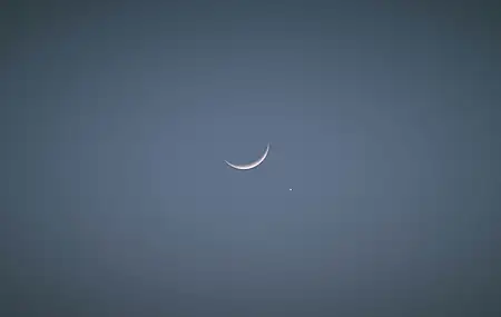月亮 天空 夜晚 金星 简单背景 极简主义 4K壁纸