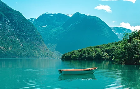 船 山 湖 水 地平线 和平 景观 户外 车辆 4K壁纸