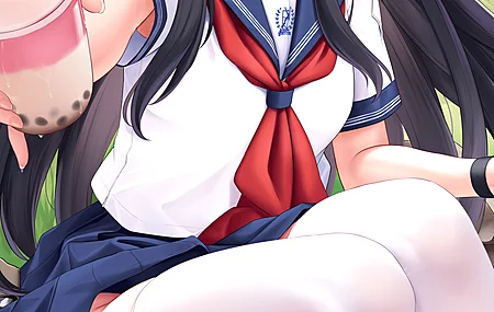 长发 女学生 蓝眼睛 动漫 女孩 饮料 校服 枪 袜子 吊袜带 草 项链 云 花 包 手机壁纸 4K壁纸