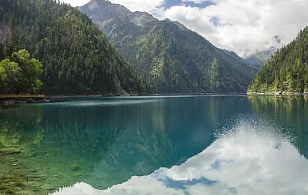 湖 森林 山 云 4K壁纸