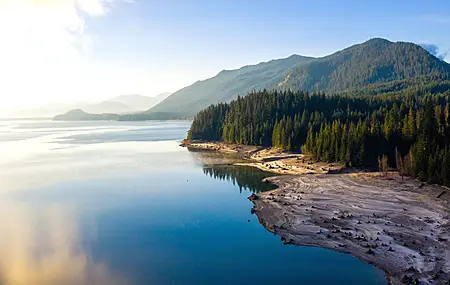 森林 自然 风景 湖泊 水 倒影 山脉 4K壁纸