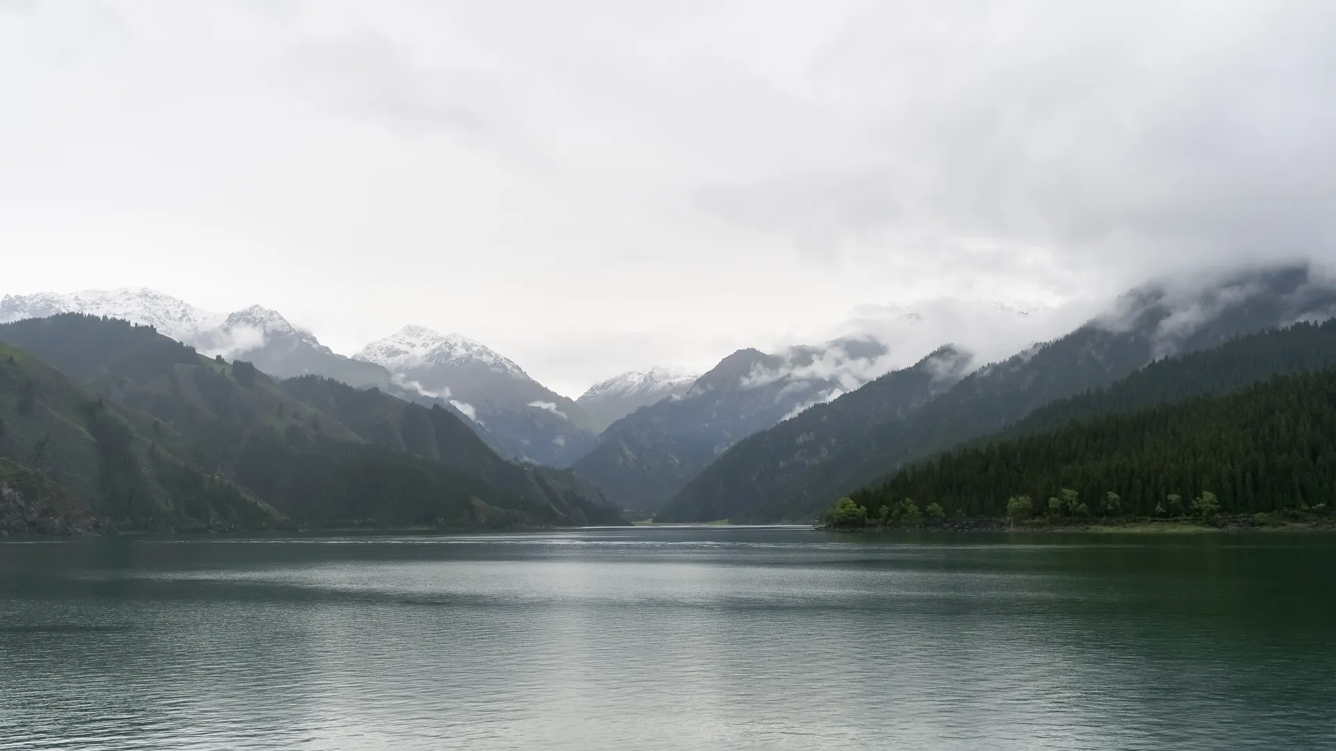 江水 天山 天池 山水 水 天空 云 自然 山脉 4K壁纸