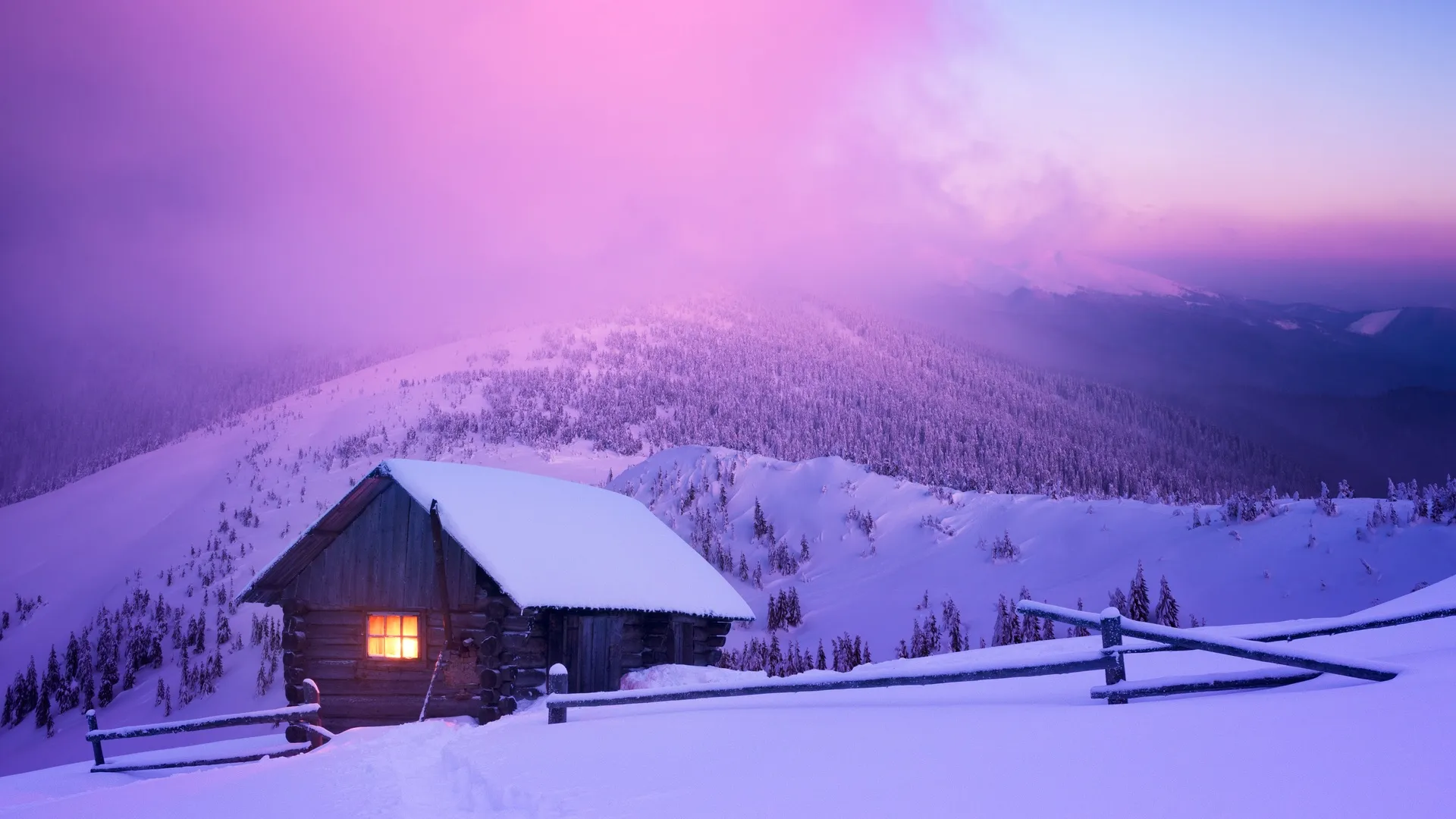 冬天 雪 房子 山 森林 栅栏 灯光 日落 天空 云 自然 风景 小屋 4K壁纸