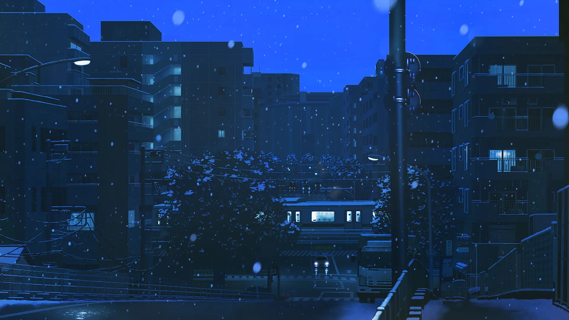 蓝色 夜晚 黄昏 前灯 公寓 路灯 下雪 人行道 电线 树木 城市 火车 桥梁 栏杆 忧郁 4K壁纸