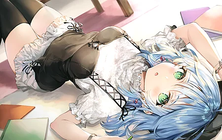 蓝头发 绿眼睛 仰卧 动漫 女孩 AI艺术 连衣裙 4K壁纸