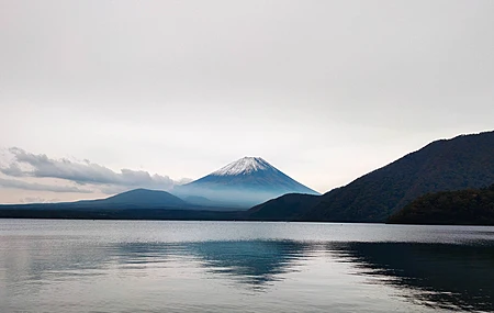山 雪山 火山 活火山 雪峰 湖 4K壁纸