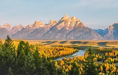 自然 风景 森林 树木 山脉 河流 4K壁纸