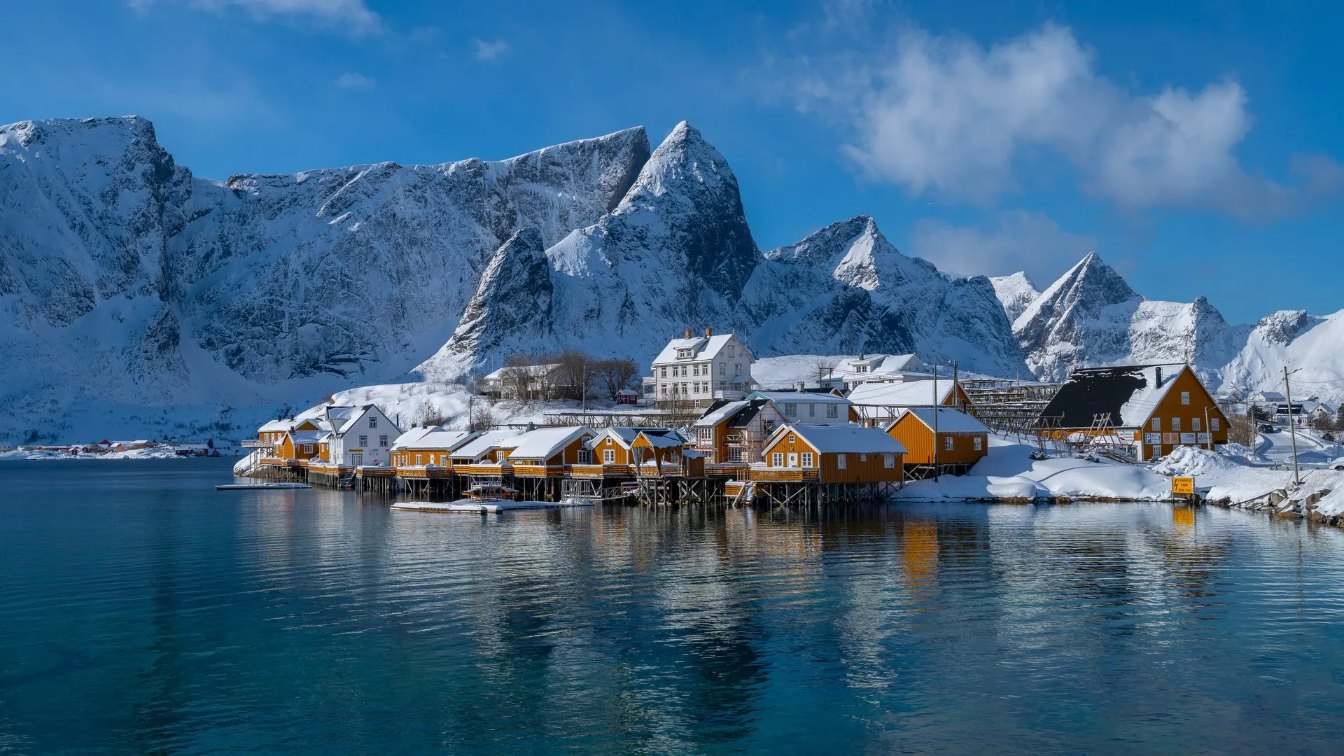 自然 风景 房屋 村庄 山脉 雪 冬天 云 天空 水 码头 4K壁纸