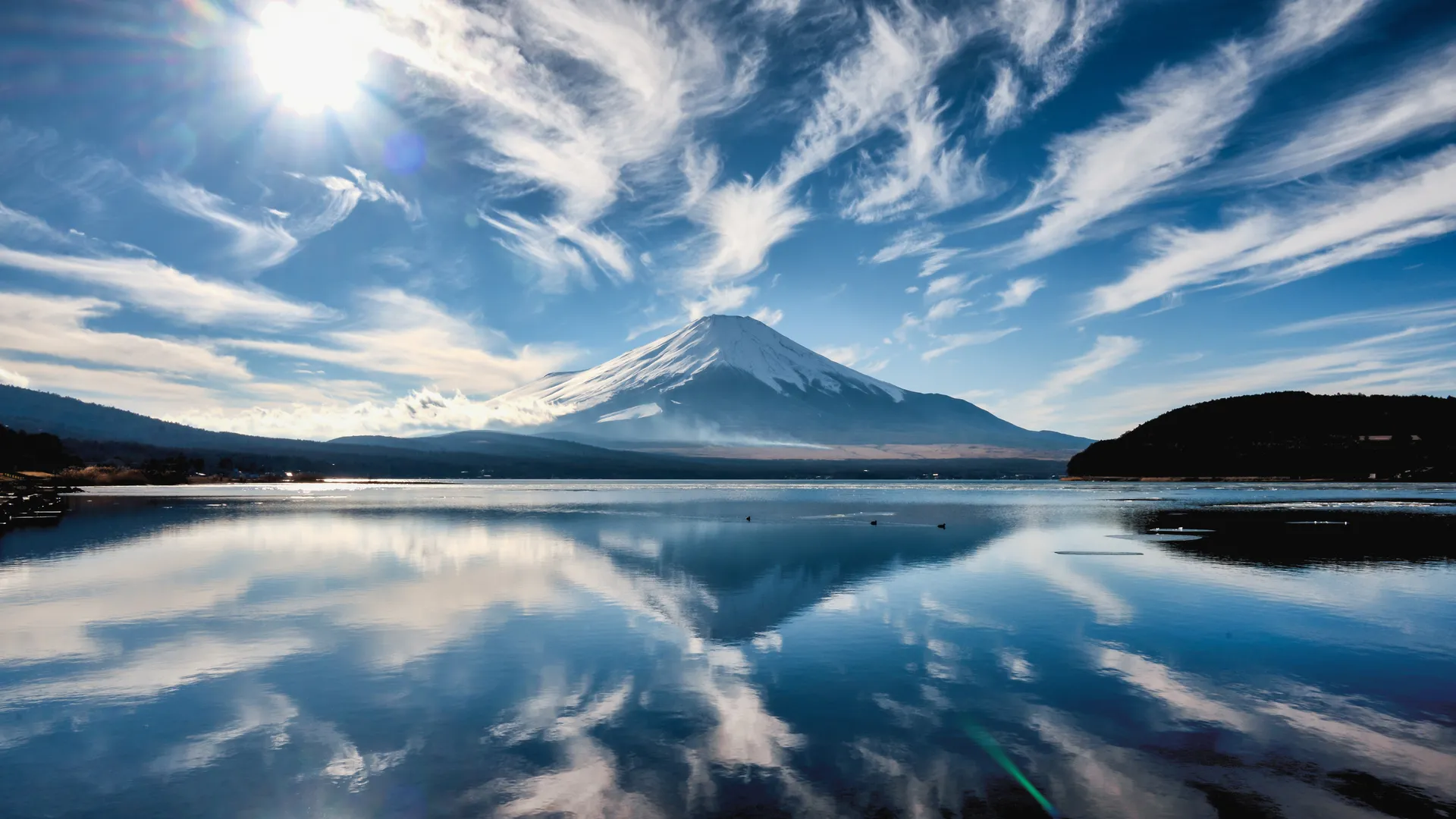 自然 风景 云 天空 太阳 湖泊 倒影 鸭子 树木 山丘 太阳 光线 镜头 耀斑 水 波纹 湖 4K壁纸