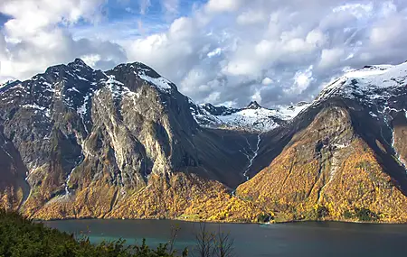 风景 自然 云 山 雪 湖 海 悬崖 峡湾 4K壁纸