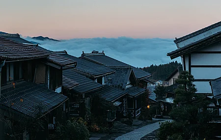 云 城市 街景 房屋 路径 4K壁纸