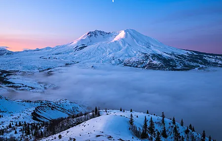 自然 景观 山脉 雪 冬天 树木 新月 云 天空 4K壁纸