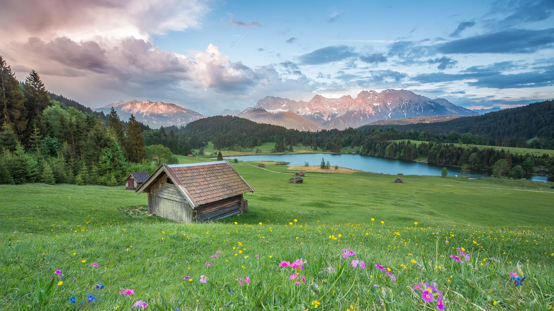 风景 小屋 房屋 草地 草坪 白云 湖泊 鲜花 雪山 4K壁纸