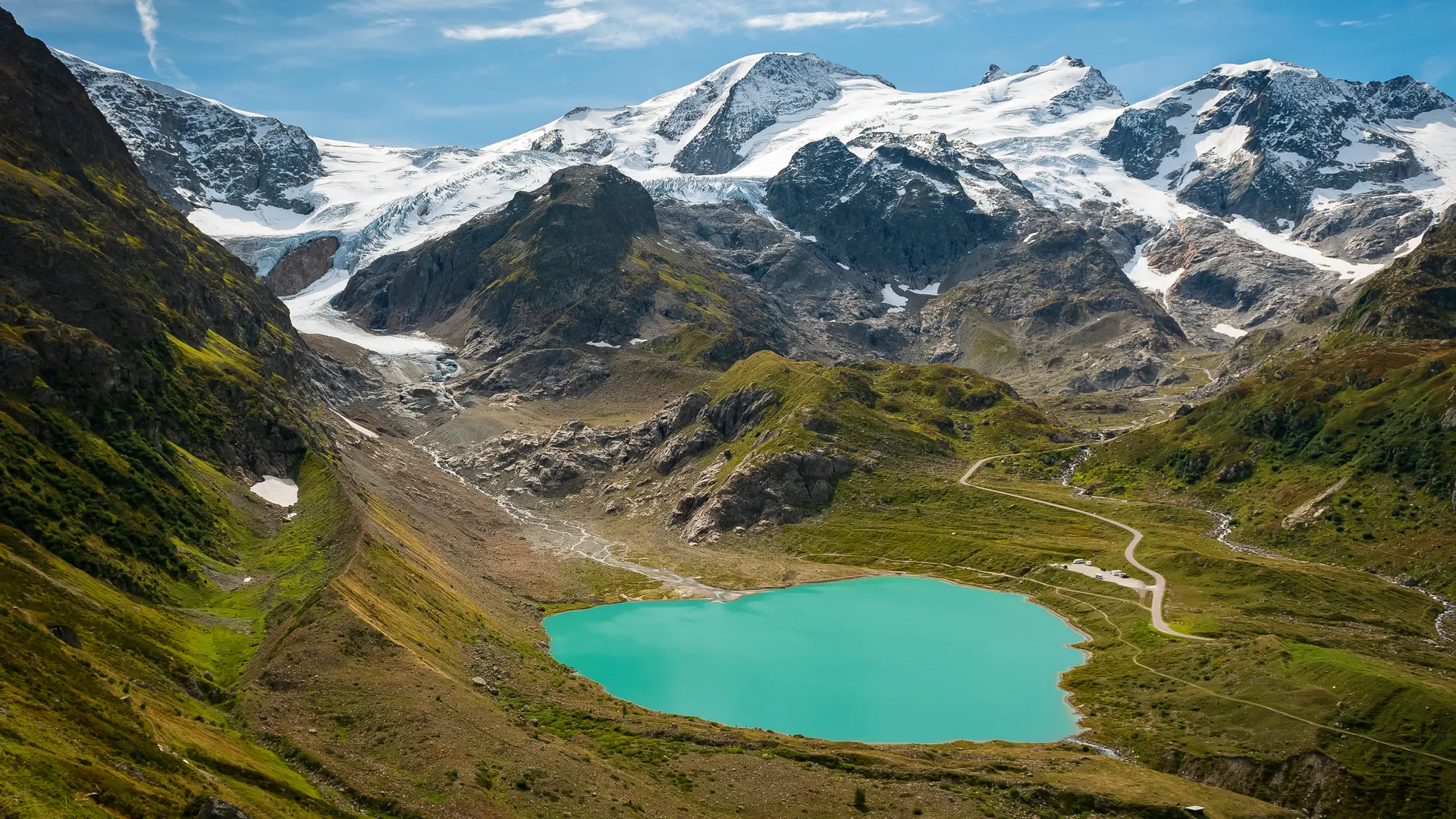 自然 风景 山脉 云朵 天空 岩石 草地 湖泊 水面 雪山 4K壁纸