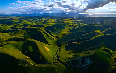 自然 景观 草地 山丘 山脉 太阳 照片 阴影 4K壁纸
