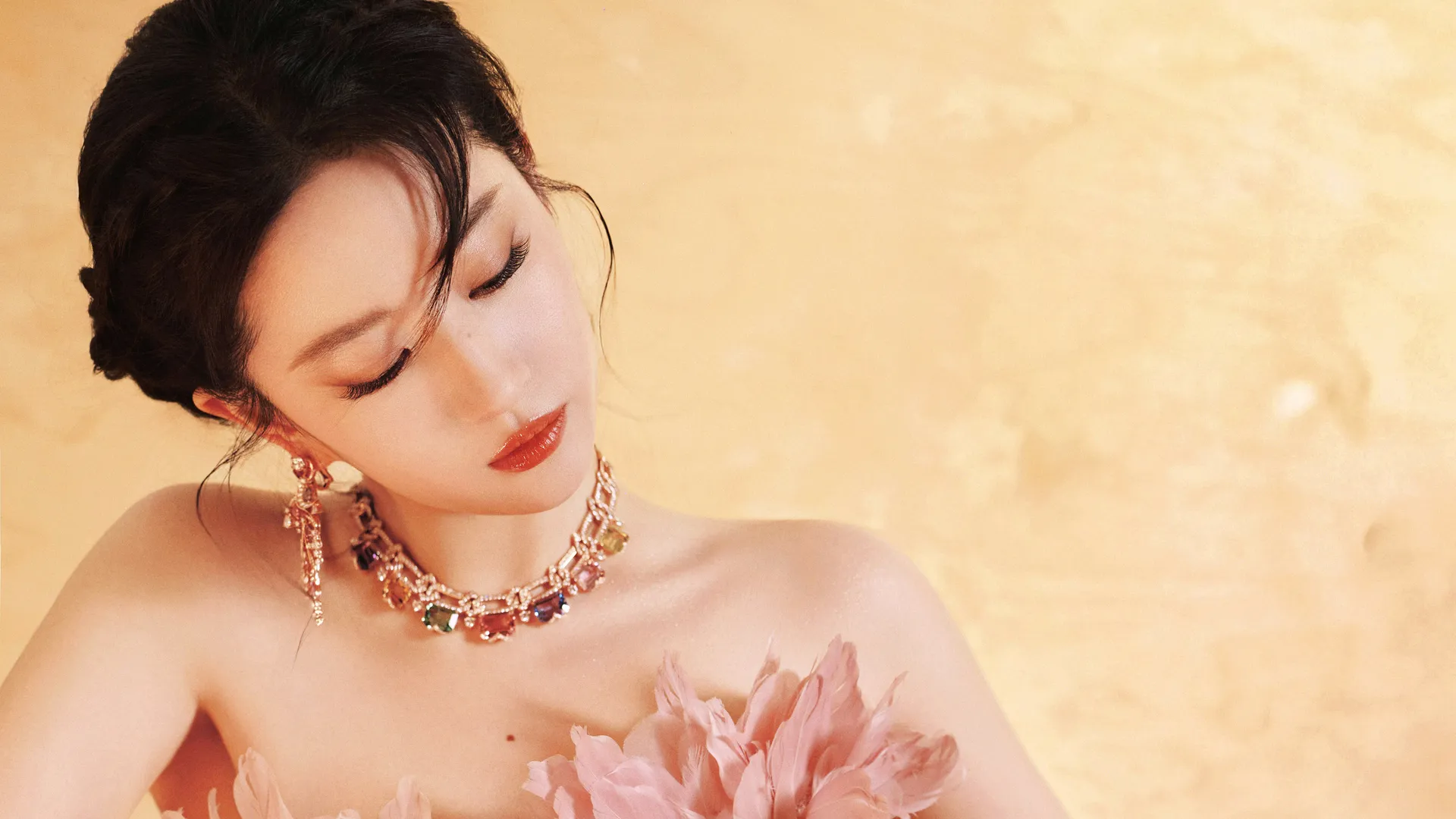 刘亦菲 梦幻粉 羽毛 礼服 4K壁纸