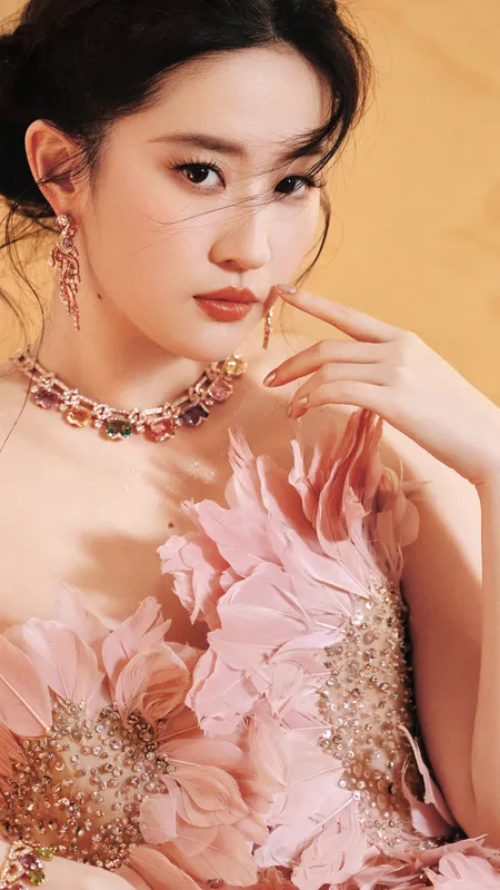刘亦菲 梦幻粉 羽毛 礼服 4K壁纸 手机壁纸 1080P壁纸