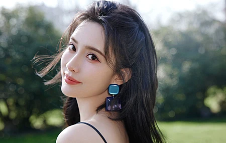 长发 回头 美女 孟子义 4K壁纸