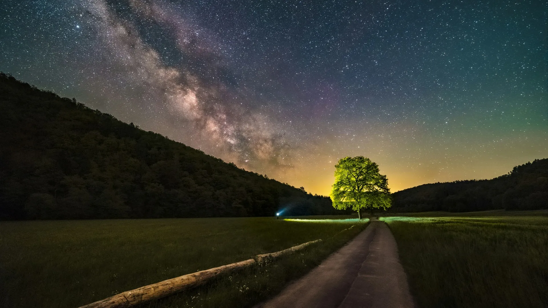 自然 银河 道路 夜晚 星星 弱光 4K壁纸