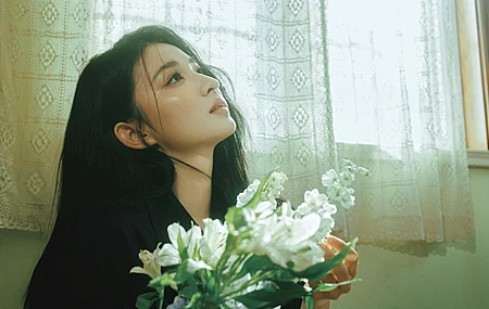 王楚然 室内 鲜花 窗 高清 美女 4K 壁纸 4K壁纸