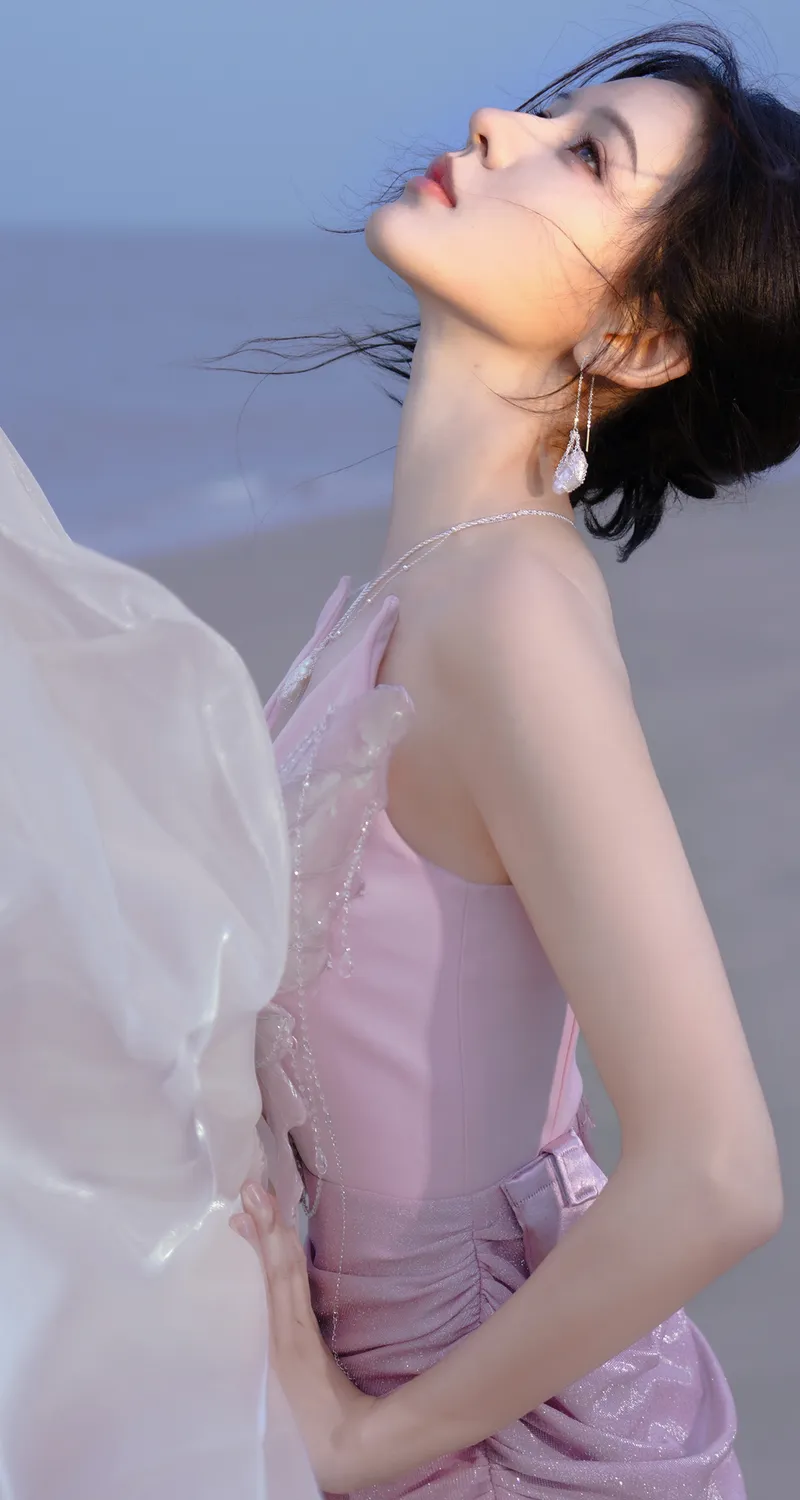 张予曦 粉色裙子 侧身 美女 4k 手机 壁纸 图片 手机壁纸 1080P壁纸