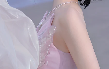 张予曦 粉色裙子 侧身 美女 4k 手机 壁纸 图片 手机壁纸 1080P壁纸