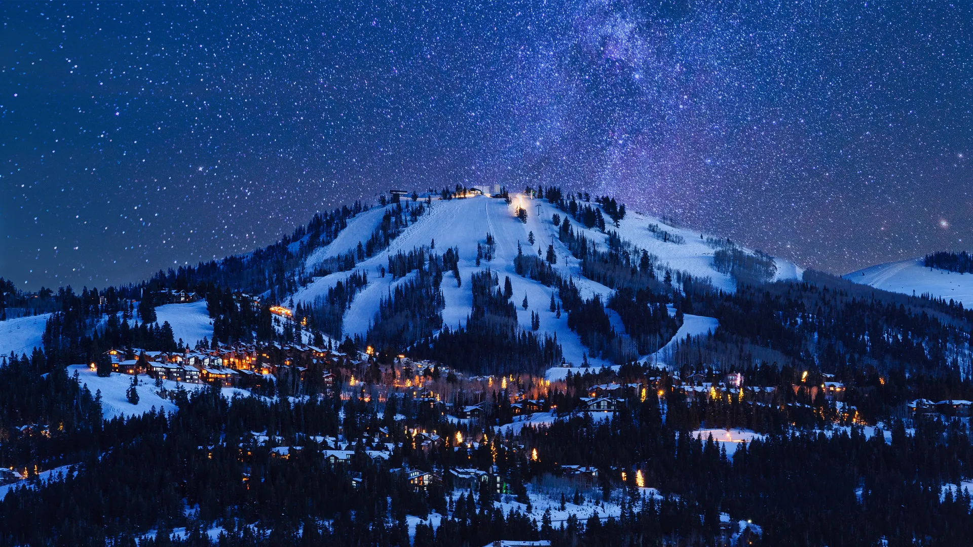 自然 风景 夜 灯光 天空 山脉 雪 树木 村庄 冬天 星星 银河 观星 4K壁纸