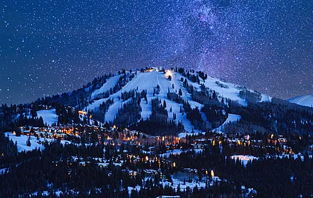自然 风景 夜 灯光 天空 山脉 雪 树木 村庄 冬天 星星 银河 观星 4K壁纸