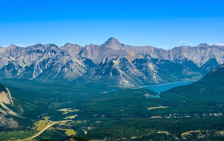 自然 景观 树木 森林 水 湖 山 天空 云 远景 4K壁纸