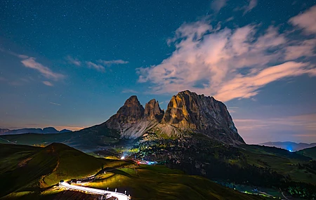 自然 风景 天空 云 山脉 灯光 星星 岩石 草 树木 山丘 道路 夜 4K壁纸
