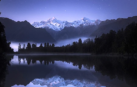 自然 风景 弱光 雪 星星 水 树木 雾 草 森林 黑暗 山脉 雪 山夜 8K壁纸