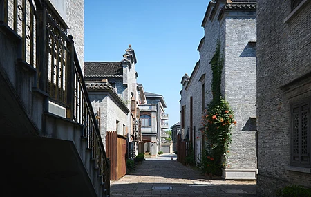 镇江 江南古城 长江渡轮渡口 中式古建筑 青石板古街 临江城市风光 4K壁纸