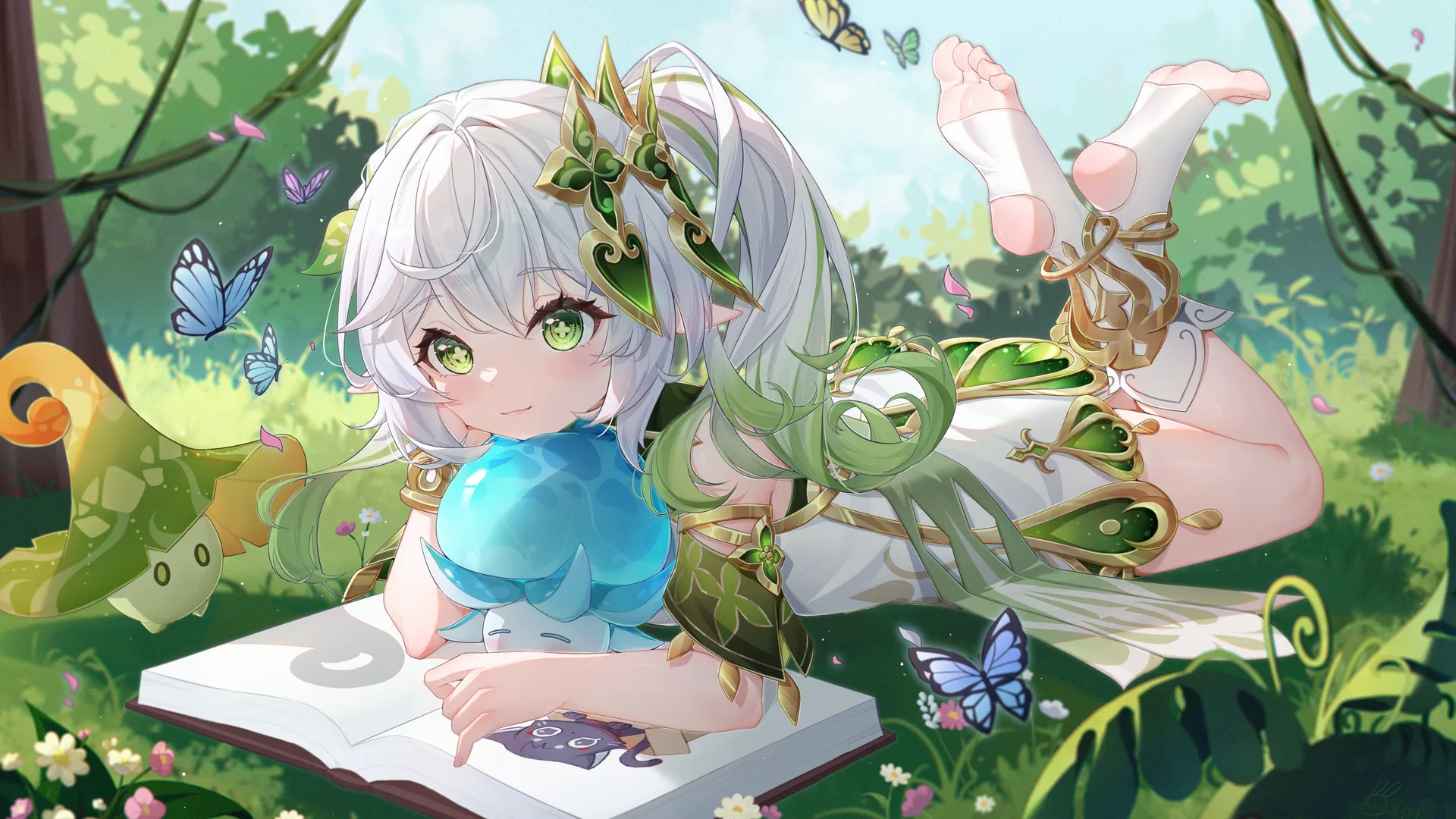 原神 美术作品 动漫少女 白发 马尾 绿眼睛 尖耳朵 精灵少女 阅读 书籍 草地 花朵 蝴蝶 史莱姆 脚 脚底 俯卧 树叶 渐变发色 绿色 4K壁纸