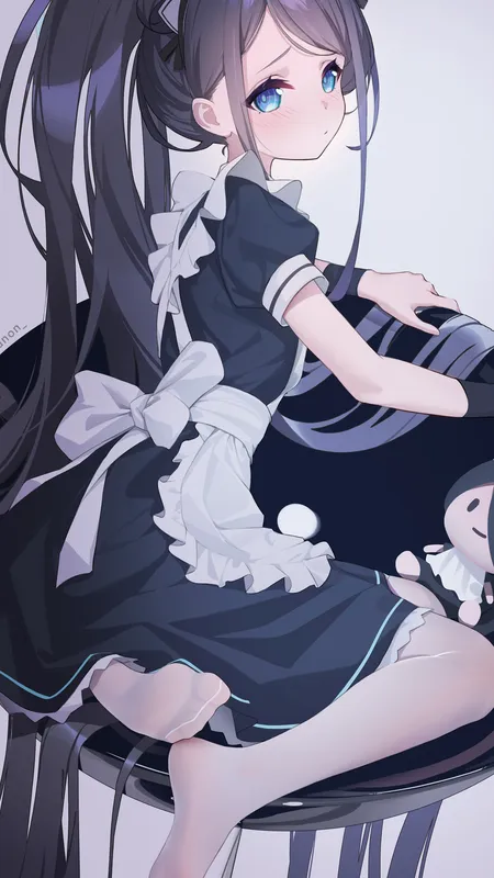 手机壁纸 蔚蓝档案 天童爱丽丝 动漫少女 简约背景 短袖 女仆装 长发 白色长袜 蓝眼睛 头饰 脚底 围裙 脚趾 脚丫