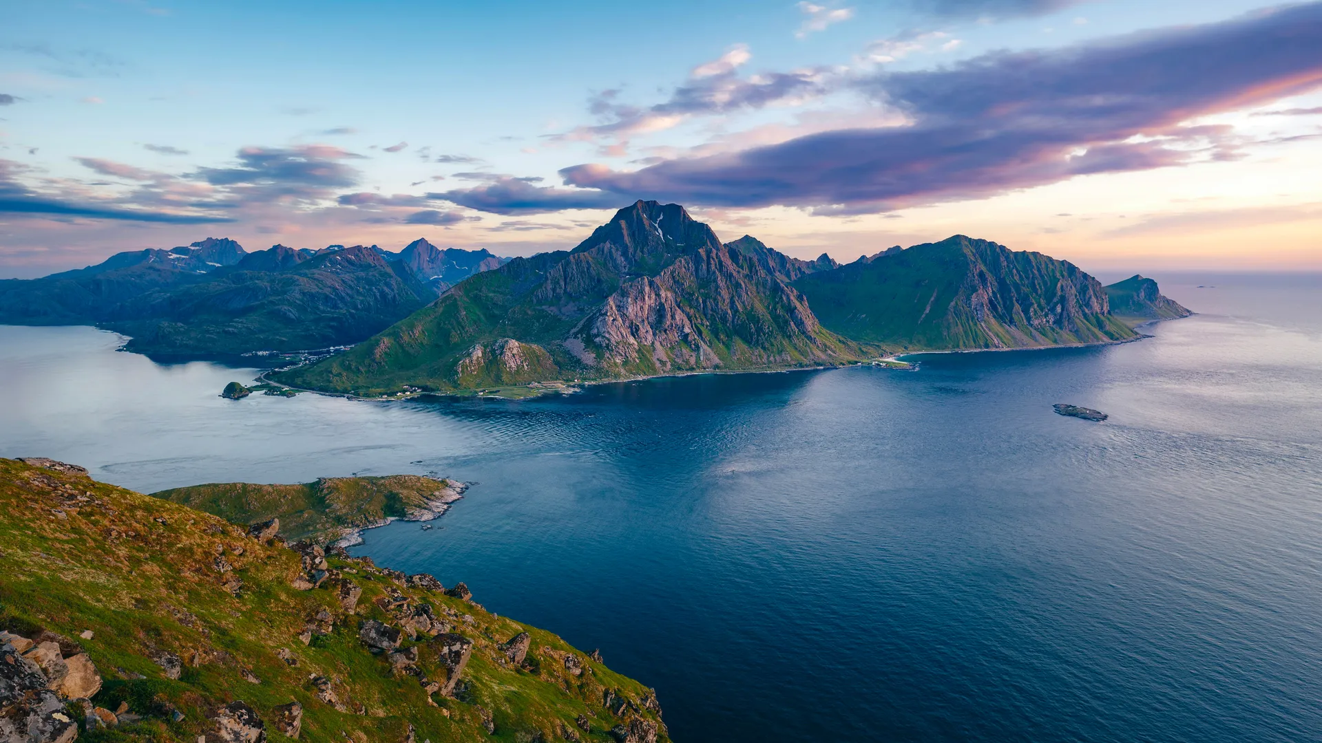群岛 风景 岩石 云朵 天空 水面 海草 山脉 远景 地平线 日落 观景台 自然 倒影 阳光 超宽画幅 涟漪 蓝色 4K壁纸