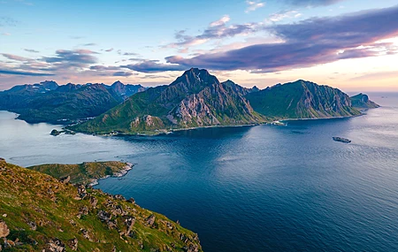 群岛 风景 岩石 云朵 天空 水面 海草 山脉 远景 地平线 日落 观景台 自然 倒影 阳光 超宽画幅 涟漪 蓝色 4K壁纸